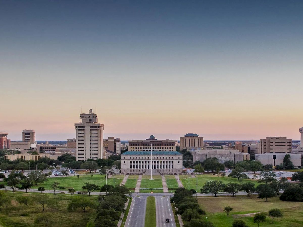 View of the Texas A&M Campus quad with the Admin building in the center